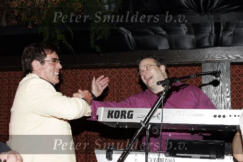 Ugchelen 7 september 2005
Gert Timmerman heeft koninklijke onderscheiding gekregen.
Gert met zijn zoon