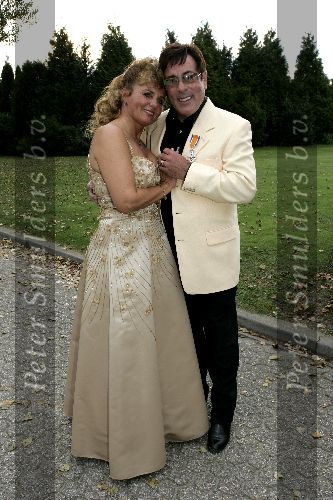Ugchelen 7 september 2005
Gert Timmerman heeft koninklijke onderscheiding gekregen.
Gert Timmerman met zijn vrouw Babs