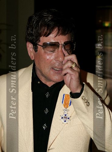 Ugchelen 7 september 2005
Gert Timmerman heeft koninklijke onderscheiding gekregen.
Gert Timmerman huilend