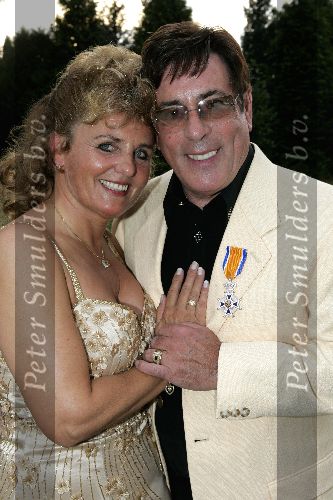 Ugchelen 7 september 2005
Gert Timmerman heeft koninklijke onderscheiding gekregen.
Gert Timmerman met zijn vrouw Babs