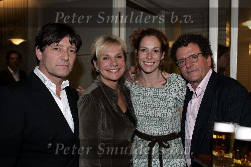 Utrecht 28 september 2005
Openingsavond van het 25e filmfestival met film Leef.
Monique v d Ven met Edwin de Vries Halina Reijn en Gijs Scholten v Aschat