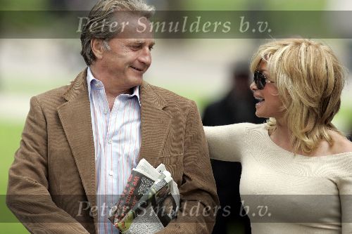 Amsterdam 17 september 2005
Hans Breukhoven en Connie Breukhoven verliefd in het vondelpark