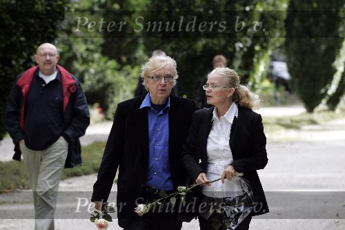 Amsterdam 29 september 2005
Begrafenis Joop Doderer op begraafplaats Zorgvlied.
Henk v d Meyden met zijn vrouw Monica
