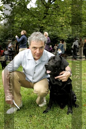 Amsterdam 24 september 2005
Demonstratieloop voor honden los in het vondelpark.
Huub Stapel met  Nero