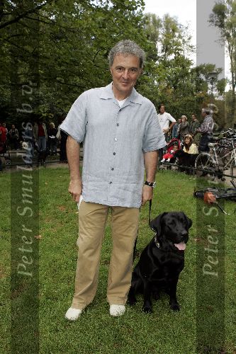 Amsterdam 24 september 2005
Demonstratieloop voor honden los in het vondelpark.
Huub Stapel met  Nero