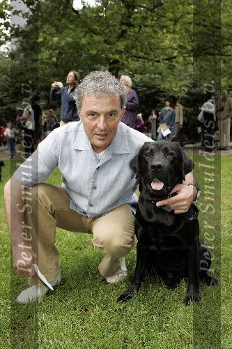 Amsterdam 24 september 2005
Demonstratieloop voor honden los in het vondelpark.
Huub Stapel met  Nero