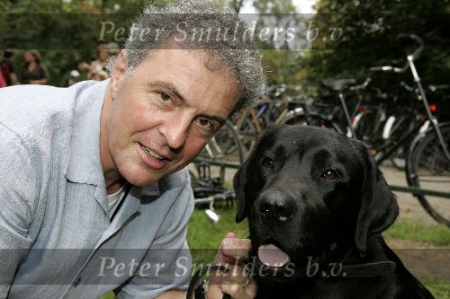 Amsterdam 24 september 2005
Demonstratieloop voor honden los in het vondelpark.
Huub Stapel met  Nero