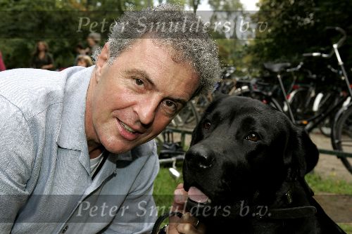 Amsterdam 24 september 2005
Demonstratieloop voor honden los in het vondelpark.
Huub Stapel met  Nero