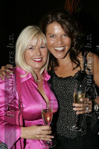 Amsterdam 8 september 2005
Modeshow Monique Collignon.
Inge v Kemenade met een vriendin