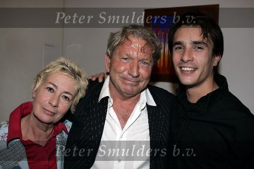 Amsterdam 16 september 2005
Premiere Aram v d Rest en Josine v Dalsum.
Josine met zoon Aram v d Rest en Donor