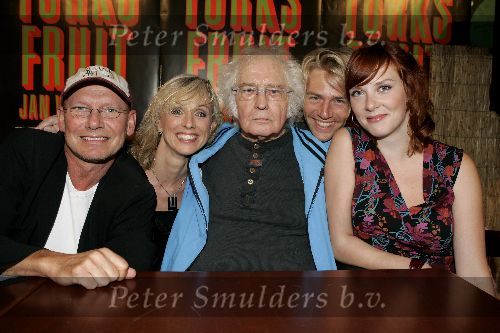Muiderberg 15 september 2005
Presentatie theaterstuk Turks fruit van Jan Wolkers.
Jan Wolkers met Antonie Kamerling Jelka v Houten Ellen Evers en Sjoerd Pleijsier