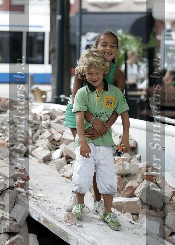 Amsterdam 6 september 2005
Maxim en Joelle Gullit  op cornelis schuytstraat