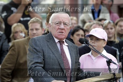 Amsterdam 23 september 2005
Onthulling beeld van Andre Hazes op zijn eerste sterfdag.
Johnny Kraaykamp sr