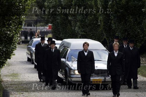 Amsterdam 29 september 2005
Begrafenis Joop Doderer op begraafplaats Zorgvlied.
 Joop doderer   begrafenisauto
