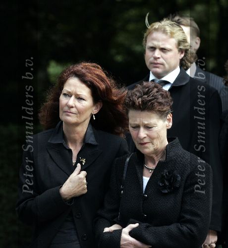 Amsterdam 29 september 2005
Begrafenis Joop Doderer op begraafplaats Zorgvlied.
 Joop doderer   zijn vrouw