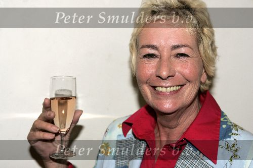 Amsterdam 16 september 2005
Premiere Aram v d Rest en Josine v Dalsum.
Josine met champagne