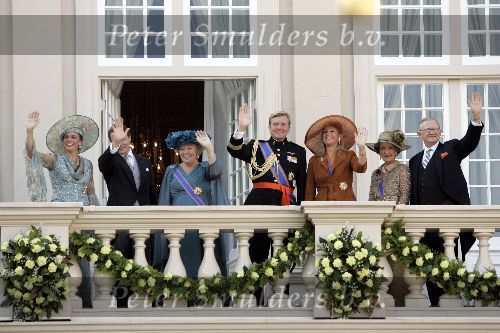 Den Haag 20 september 2005
Prinsjesdag . Koningin Beatrix Maxima Prins Willem Alexander Prinses laurentien Prins Constantijn Prinses Margriet en Pieter v Vollenhoven (met vinger in gips) op balkon