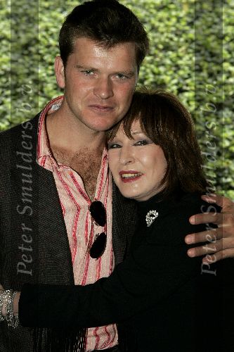 Eemnes 12 septmber 2005
Beau v Erven Dorens met Liesbeth List bij presentatie nieuwe theater show.