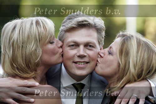 Wassenaar 18 september 2005
Trouwerij Roelof Hemmen en Marjon v Rijn.
Roelof met zijn vrouw en Loretta Schrijver