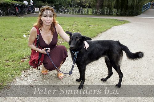 Amsterdam 24 september 2005
Demonstratieloop voor honden los in het vondelpark.
Marianne Mudder met hond