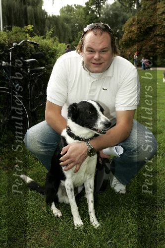 Amsterdam 24 september 2005
Demonstratieloop voor honden los in het vondelpark.
Menno Kohler met hond