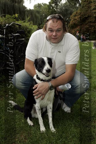 Amsterdam 24 september 2005
Demonstratieloop voor honden los in het vondelpark.
Menno Kohler met hond
