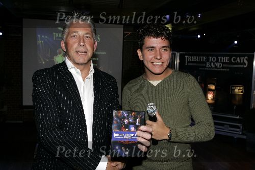 Volendam 29 september 2005
Presentatie dvd de cats in hotel spaander.
The Cats zanger Piet Schilder met Jan Smit