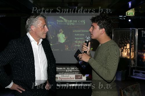 Volendam 29 september 2005
Presentatie dvd de cats in hotel spaander.
De cats zanger Piet Schilder met Jan Smit