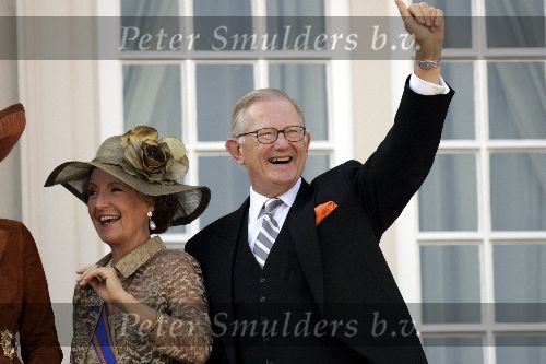 Den Haag 20 september 2005
Prinsjesdag 2005 Pieter v Vollenhoven (met vinger in gips) op balkon met zijn vrouw Prinses Margriet