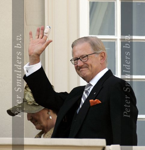 Den Haag 20 september 2005
Prinsjesdag 2005 
Pieter v Vollenhoven (met vinger in gips) op balkon