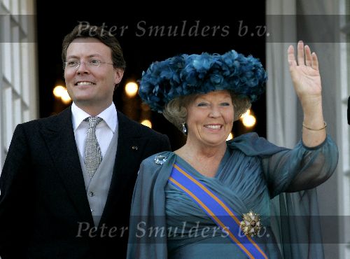 Den Haag 20 september 2005
Prinsjesdag 2005 
Koningin Beatrix samen met haar zoon Prins Constatijn