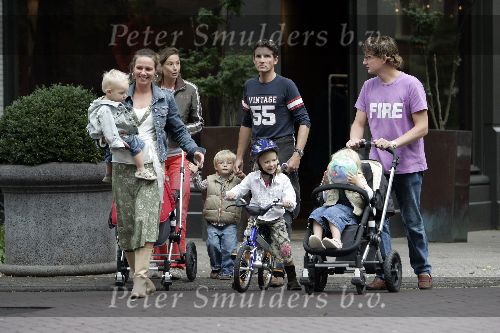 Amsterdam 24 september 2005
Prins Bernhard jr   met Prins Maurits prinses Annette en Prinses Marilene met kinderen wandelen