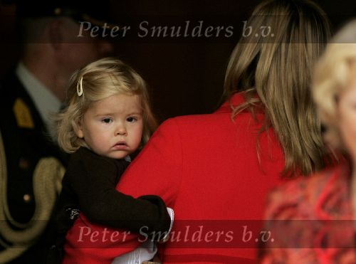 Den Haag 27 september 2005
Prinses Maxima en Prinses Amalia bestellen de eerste kinderpostzegels op paleis noordeinde.