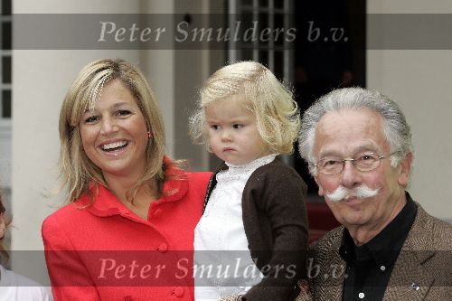 Den Haag 27 september 2005
Prinses Maxima en Prinses Amalia bestellen de eerste kinderpostzegels op paleis noordeinde.
Dick Bruna