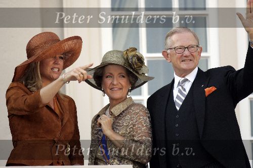 Den Haag 20 september 2005
Prinsjesdag 2005
Prinses Maxima  Prinses Margriet en Pieter v Vollenhoven (met vinger in gips) op balkon