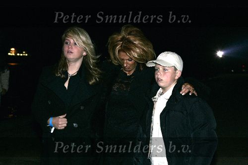 Hoek v Holland 23 september 2005
 vuurpijl Andre Hazes op strand v Hoek v Holland.
Rachel met Andre en Roxanne