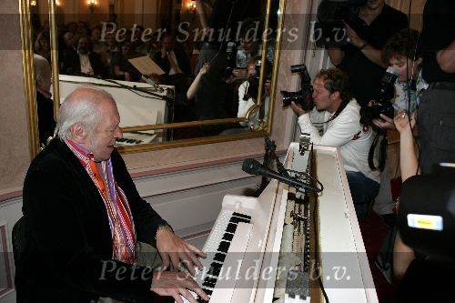 Amsterdam 2 september 2005
Presentatie boek Ramses Shaffy in hotel l\'europe.
Ramses  Shaffy achter piano