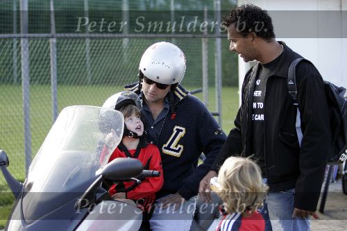 Amsterdam 17 september 2005
Reinout Oerlemans met  Thijmen op scooter/moter en Ruud Gullit en Max bij AFC