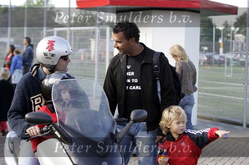 Amsterdam 17 september 2005
Reinout Oerlemans met  Thijmen op scooter/moter en Ruud Gullit en Max bij AFC