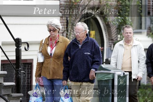 Amsterdam 16 september 2005
Rijk de Gooyer boodschappen doen met zijn vriendin Nel.