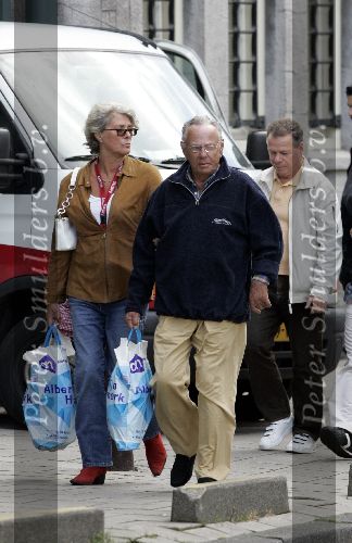 Amsterdam 16 september 2005
Rijk de Gooyer boodschappen doen met zijn vriendin Nel.