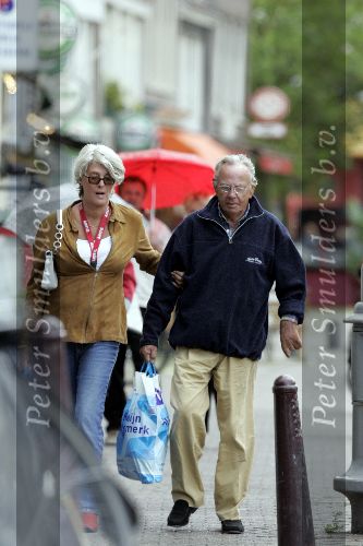 Amsterdam 16 september 2005
Rijk de Gooyer boodschappen doen met zijn vriendin Nel.
Peter Smulders bv