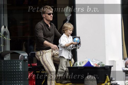 Amsterdam 10 september 2005
Roef Ragas met zijn zoontje op bakfiets
