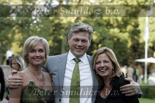 Wassenaar 18 september 2005
Trouwerij Roelof Hemmen en Marjon v Rijn.
Roelof met zijn vrouw en Loretta Schrijver