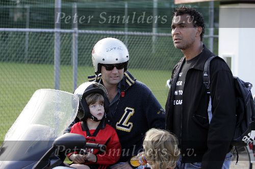 Amsterdam 17 september 2005
Reinout Oerlemans met  Thijmen op scooter/moter en Ruud Gullit en Max bij AFC