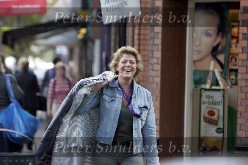 Amsterdam 24 september 2005
Simone Kleinsma met kleding van stomerij op cornelis schuytstraat