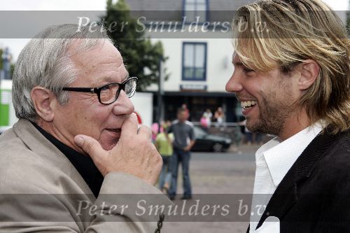 Aarle Rixtel 20 augustus 2005
Trouwen Nienke Romer met Frederik Brom.
Thijs Romer met zijn opa Piet Romer