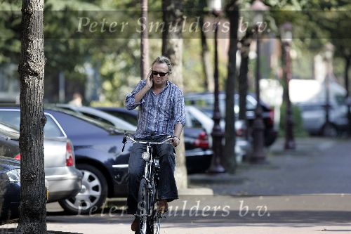 Amsterdam 23 september 2005
Tom Egbers met gsm op fiets