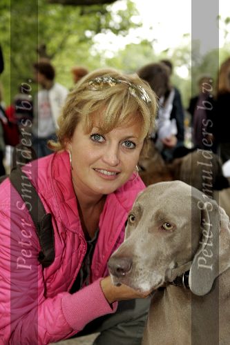 Amsterdam 24 september 2005
Demonstratieloop voor honden los in het vondelpark.
Vera Mann met haar hond
