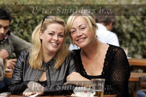 Amsterdam 24 september 2005
Viola Holt met dochter in het vondelpark
